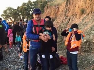 A refugee family just landed on Samos